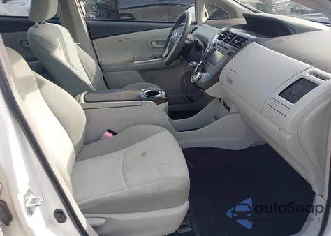 2014 Toyota Prius V Two z USA, uszkodzony, nr VIN JTDZN3EU7EJ003324